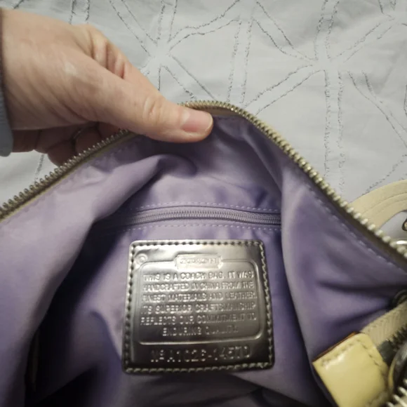 Authentic Coach Signature Poppy Hobo Bag in Cream Beige with Shoulder Strap - Picture 4 of 10